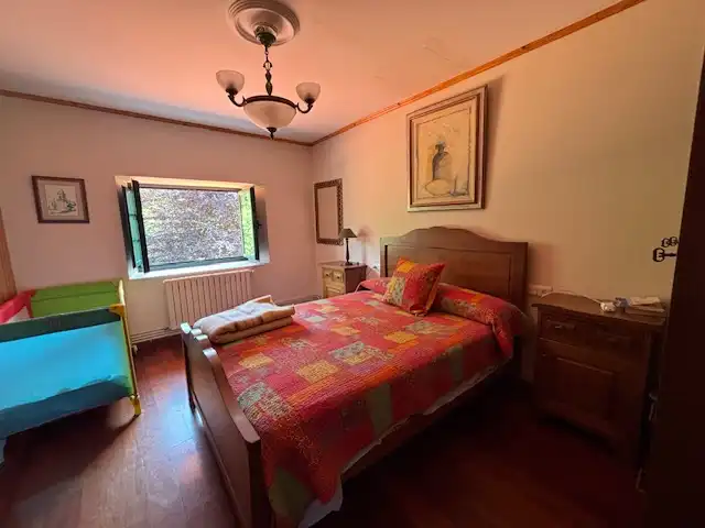 Dormitori de Casa o xalet de lloguer en Valdoviño amb Calefacció, Jardí privat i Parquet