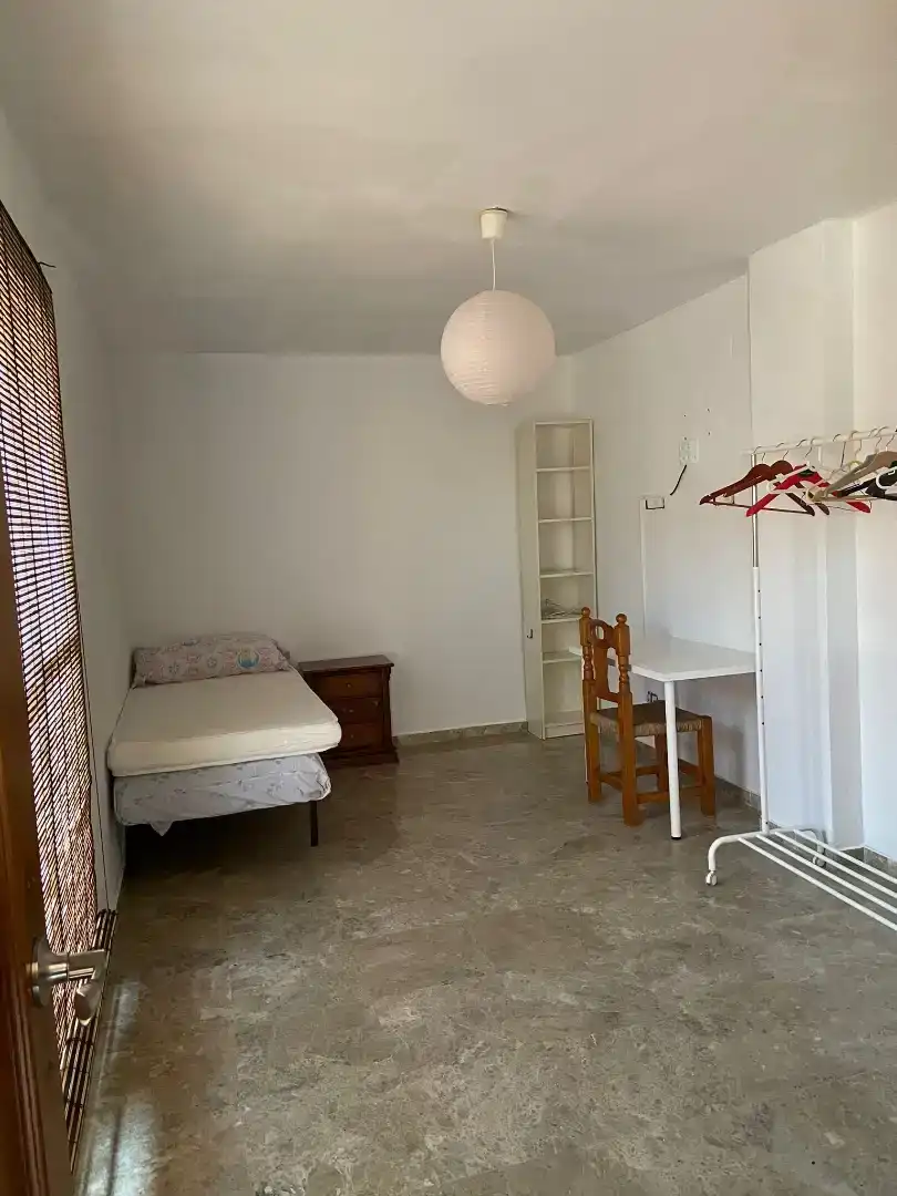 Bedroom of Flat for share in Tomares