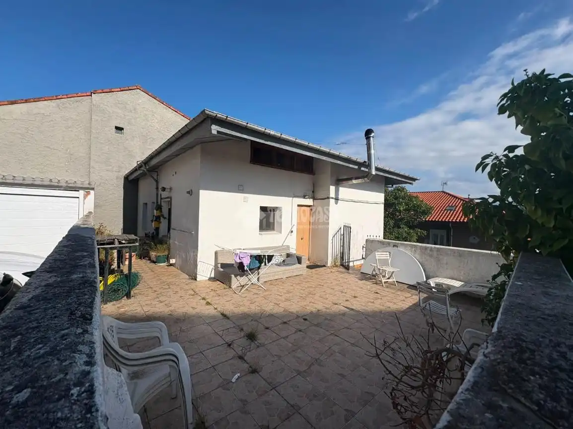 Casa con jardín en venta en C. León Felipe, imagen 5