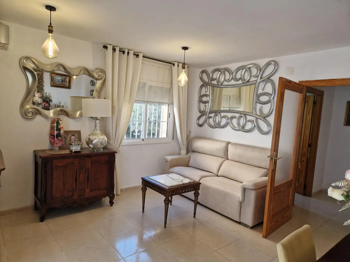 Sala d'estar de Casa adosada en venda en Mont-roig del Camp amb Jardí privat, Terrassa i Piscina