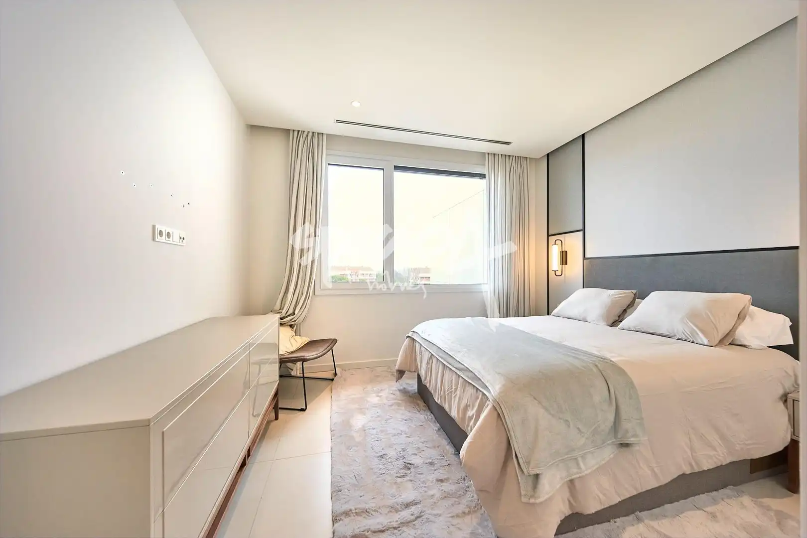 Habitación de Ático de alquiler en Pozuelo de Alarcón con Aire acondicionado, Calefacción y Jardín privado