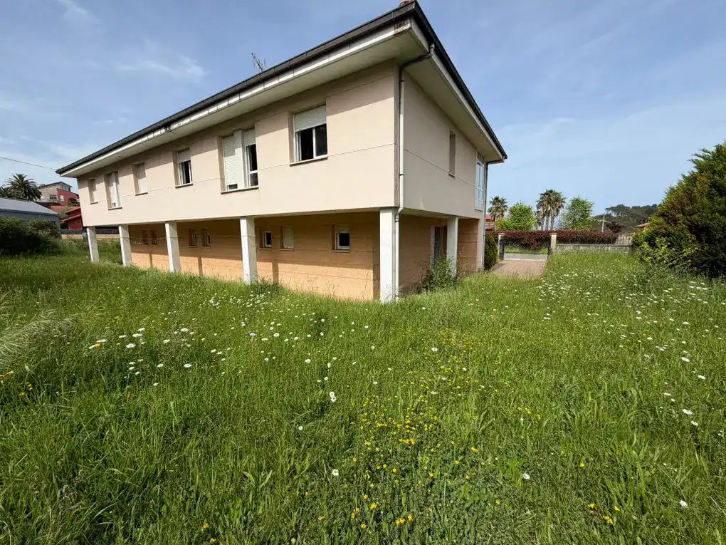 Casa o xalet en venda en Llanes amb Calefacció, Jardí privat i Terrassa