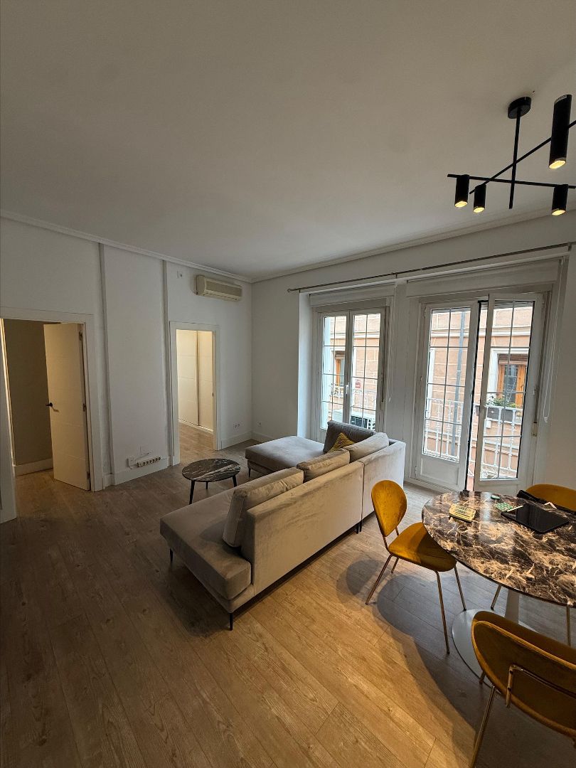 Sala d'estar de Pis de lloguer en  Madrid Capital amb Aire condicionat, Calefacció i Parquet