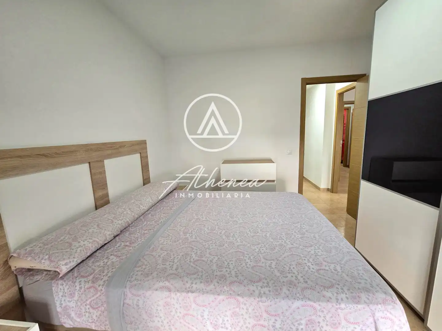Habitación de Piso en venta en Roquetas de Mar con Amueblado, Horno y Microondas