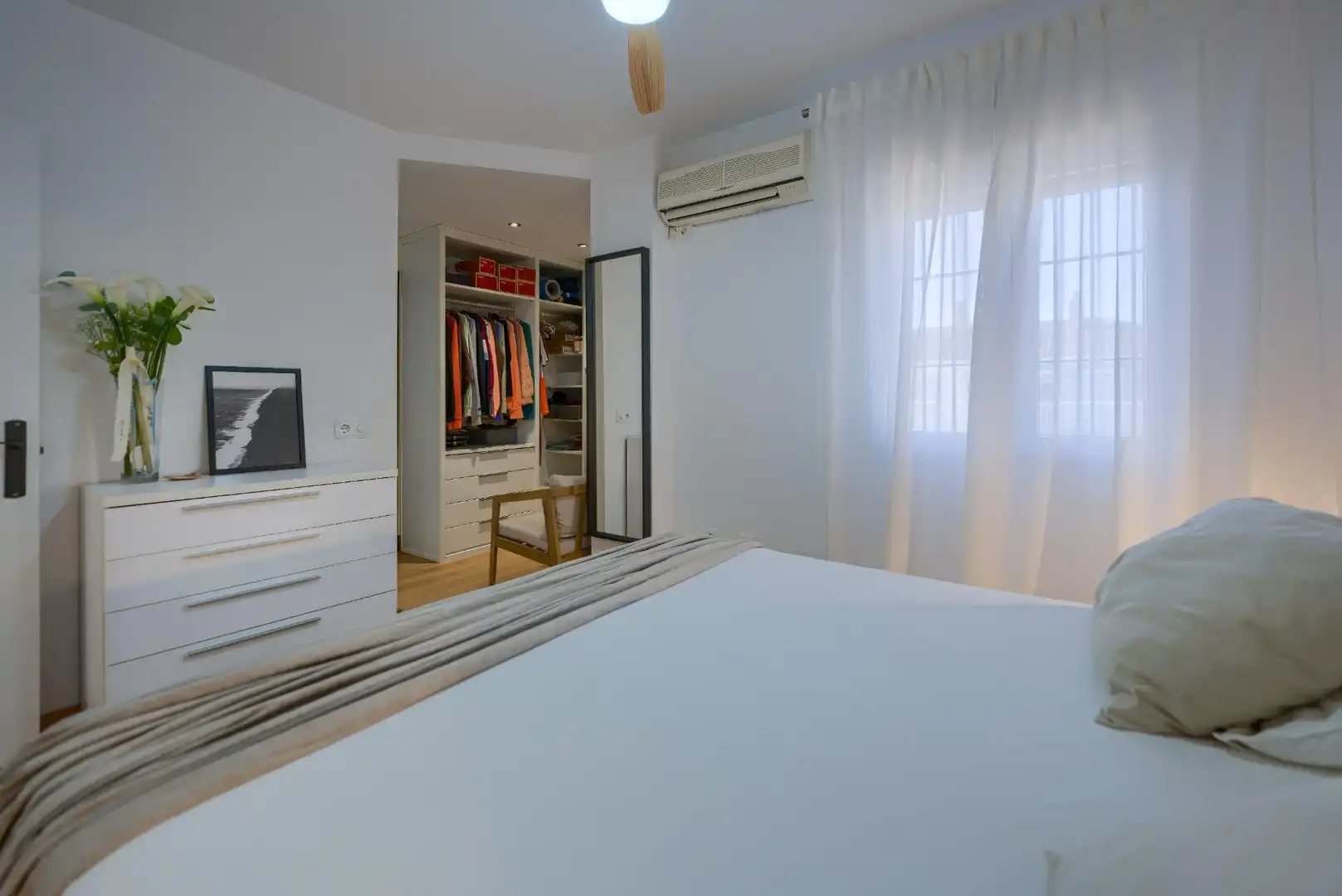 Dormitori de Casa adosada en venda en Espartinas amb Aire condicionat, Calefacció i Jardí privat