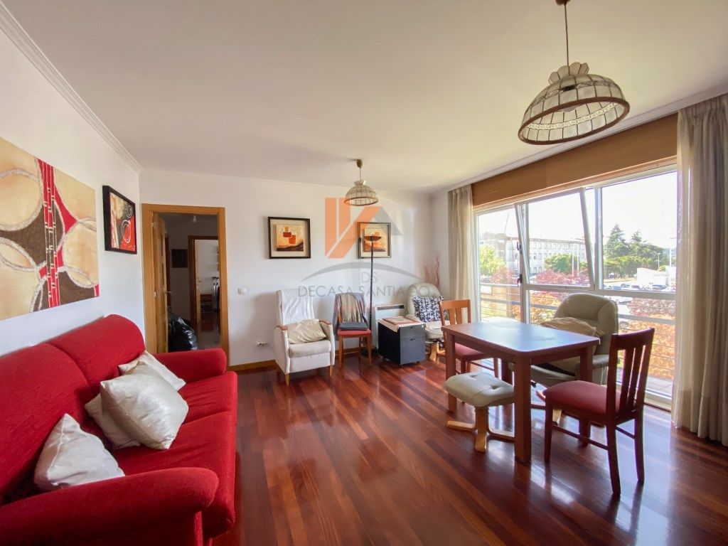 Vista exterior de Piso en venta en Santiago de Compostela  con Terraza y Horno