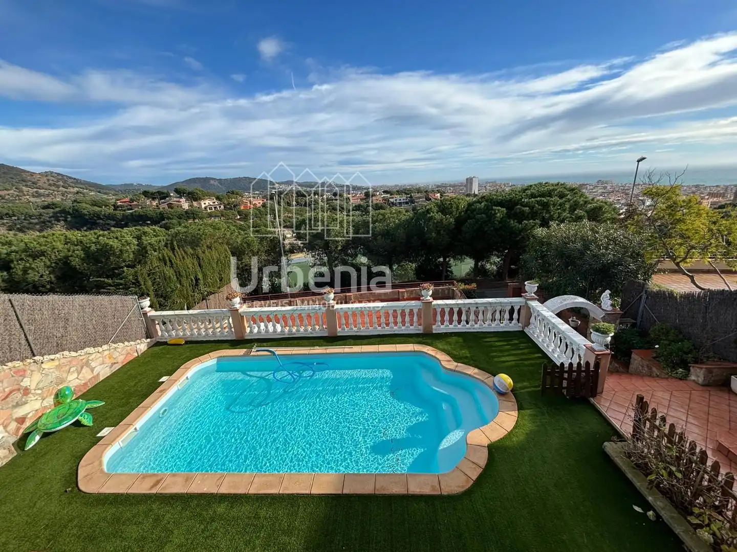 Piscina de Casa o xalet en venda en Calella amb Calefacció i Piscina