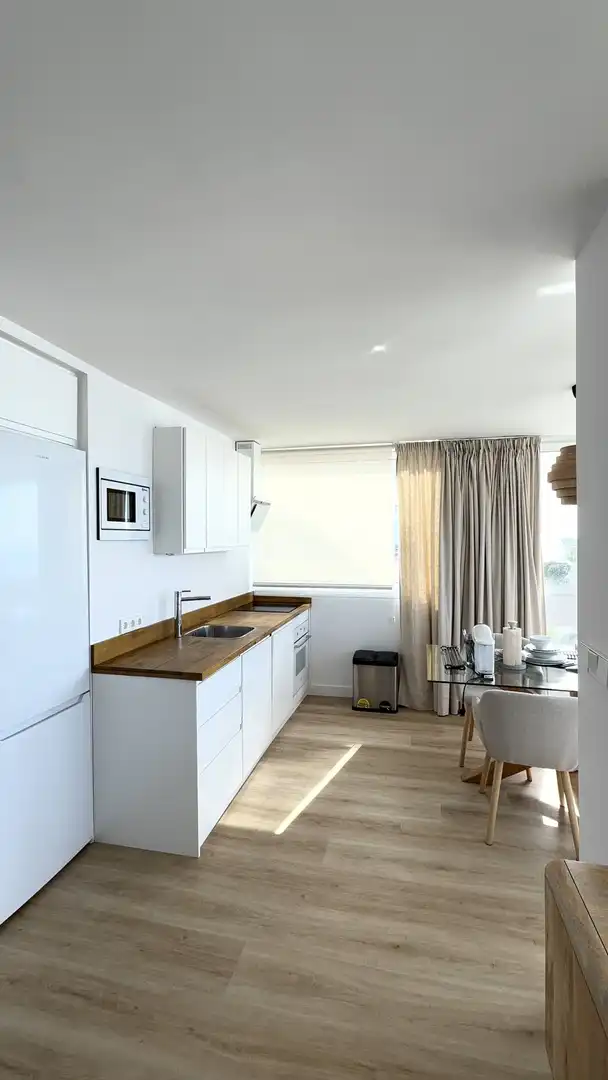 Cuina de Apartament de lloguer en Marbella amb Aire condicionat, Calefacció i Piscina