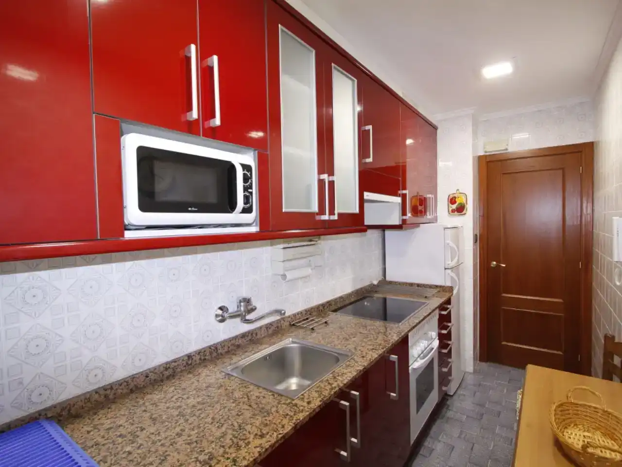 Küche von Wohnungen zur Miete in Gijón  mit Balkon
