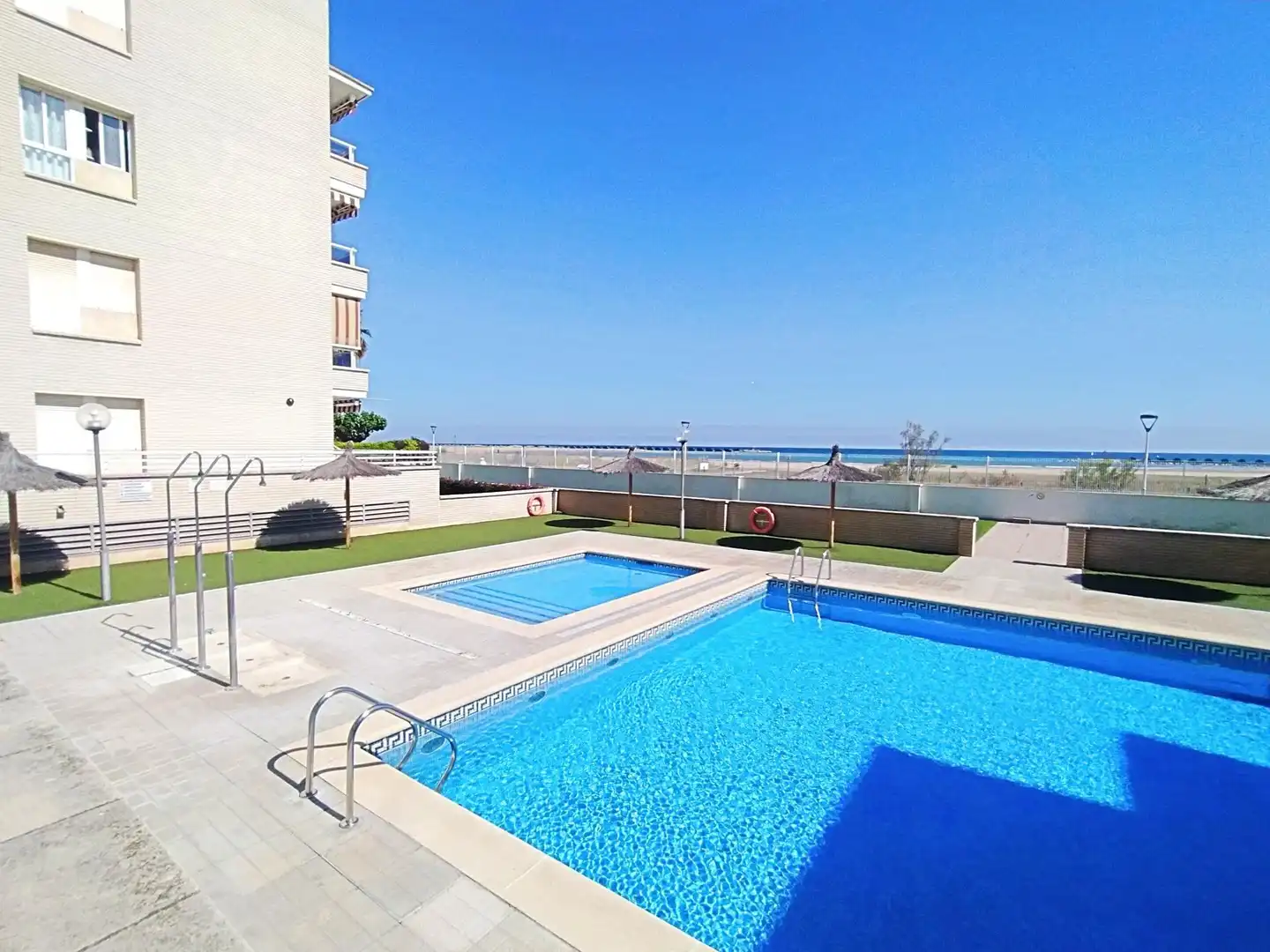 Schwimmbecken von Wohnung zum Verkauf in Cunit mit Klimaanlage, Heizung und Terrasse