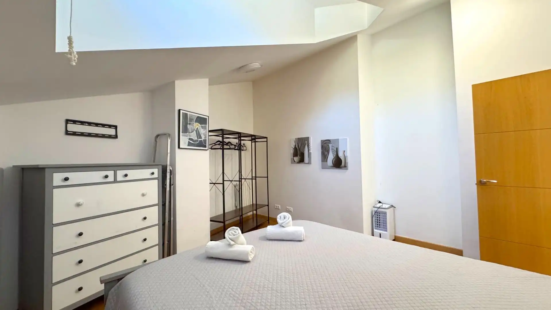 Habitación de Dúplex en venta en Cartes con Calefacción, Trastero y Amueblado