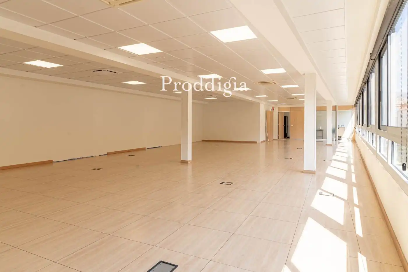 Office for rent in Barcelona  with Air Conditioner and Terrace