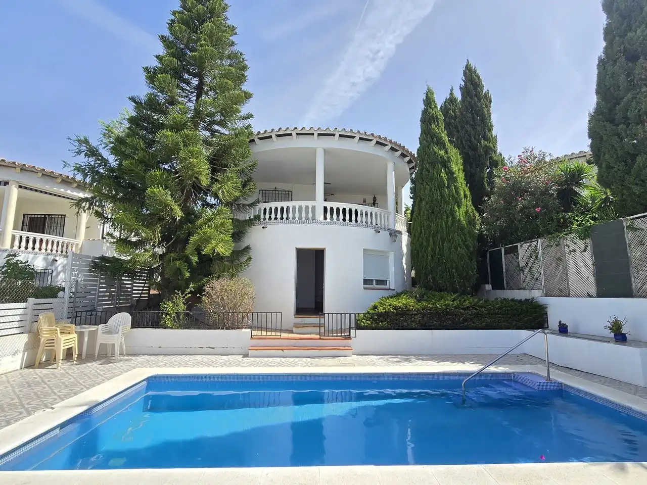 Casa con piscina en venta en Alcaucín