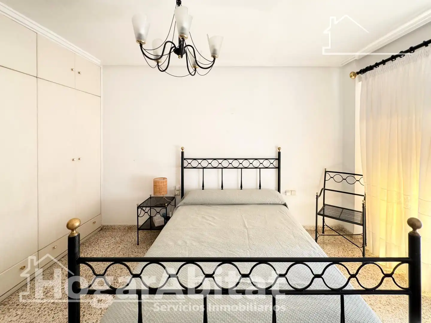Habitación de Piso en venta en Paterna con Terraza y Balcón