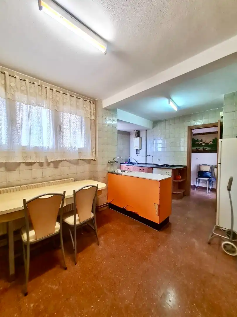 Cuina de Pis en venda en Gijón  amb Jardí privat, Parquet i Traster