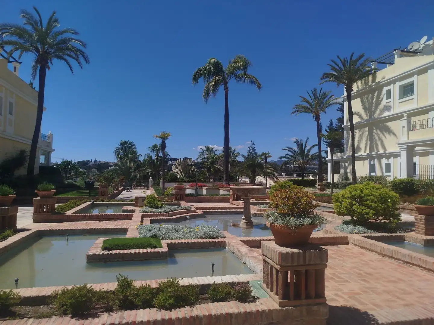 Jardín de Piso en venta en Marbella con Aire acondicionado, Terraza y Amueblado