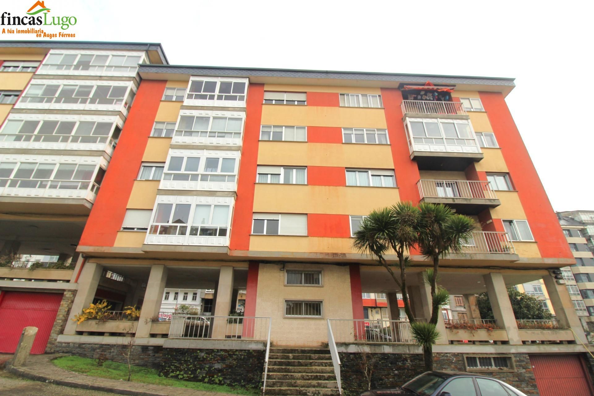 Vista exterior de Pis en venda en Lugo Capital amb Calefacció, Parquet i Traster