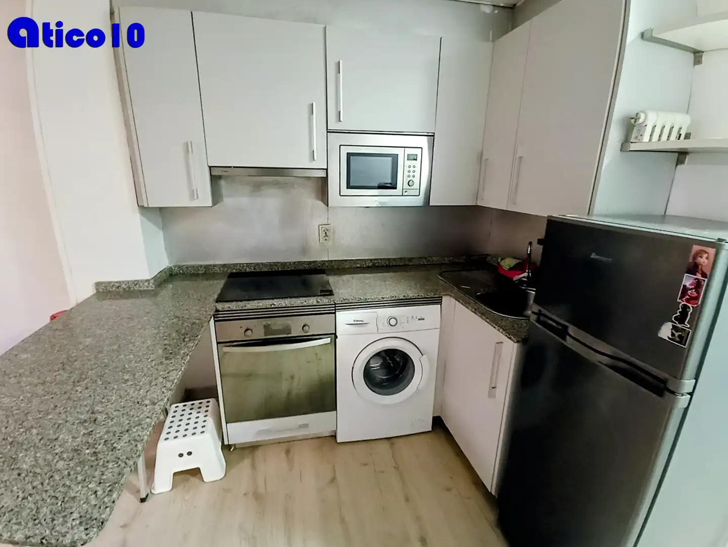 Cuina de Oficina en venda en Oviedo  amb Calefacció