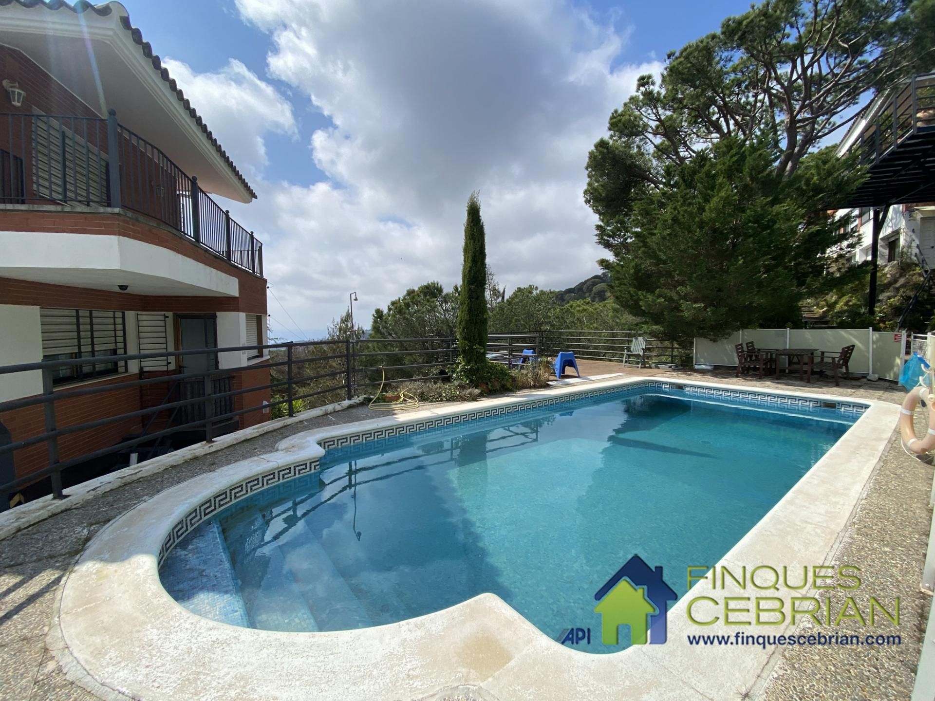 Estudi de lloguer a Salvador Espriu, Alella