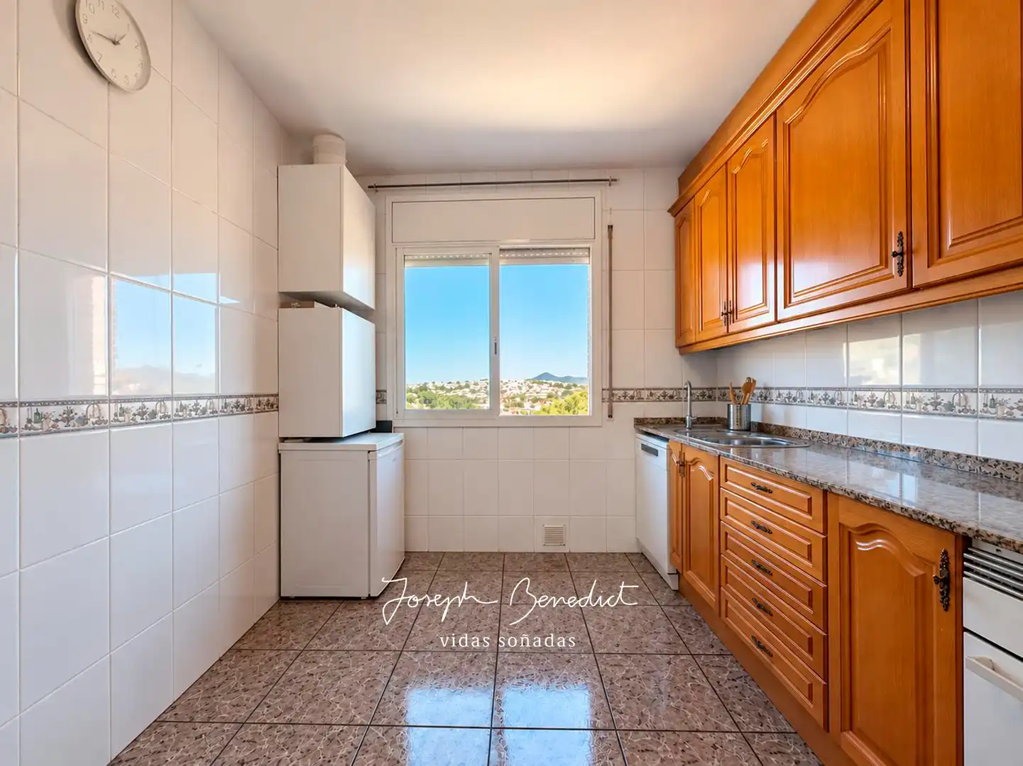 Cuina de Casa o xalet en venda en Sant Vicenç Dels Horts amb Aire condicionat, Calefacció i Jardí privat