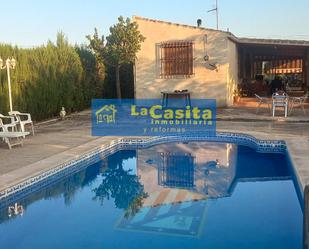 Vista exterior de Casa o xalet en venda en Almagro amb Aire condicionat, Terrassa i Piscina