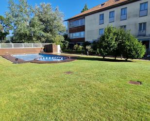 Swimming pool of Attic to rent in Santiago de Compostela   with Heating, Private garden and Storage room
