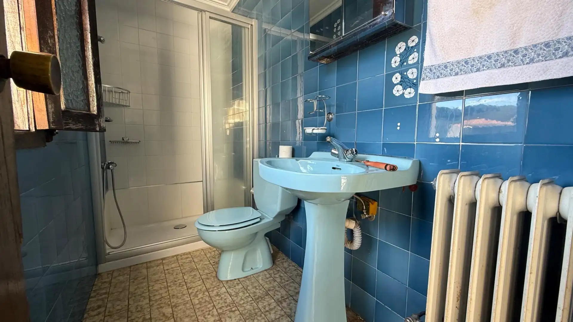 Baño de Finca rústica en venta en Allariz con Jardín privado, Terraza y Amueblado