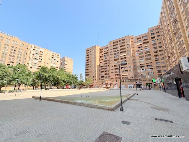 Local comercial en Venta en Plaça del Mestre Ripoll en La Carrasca