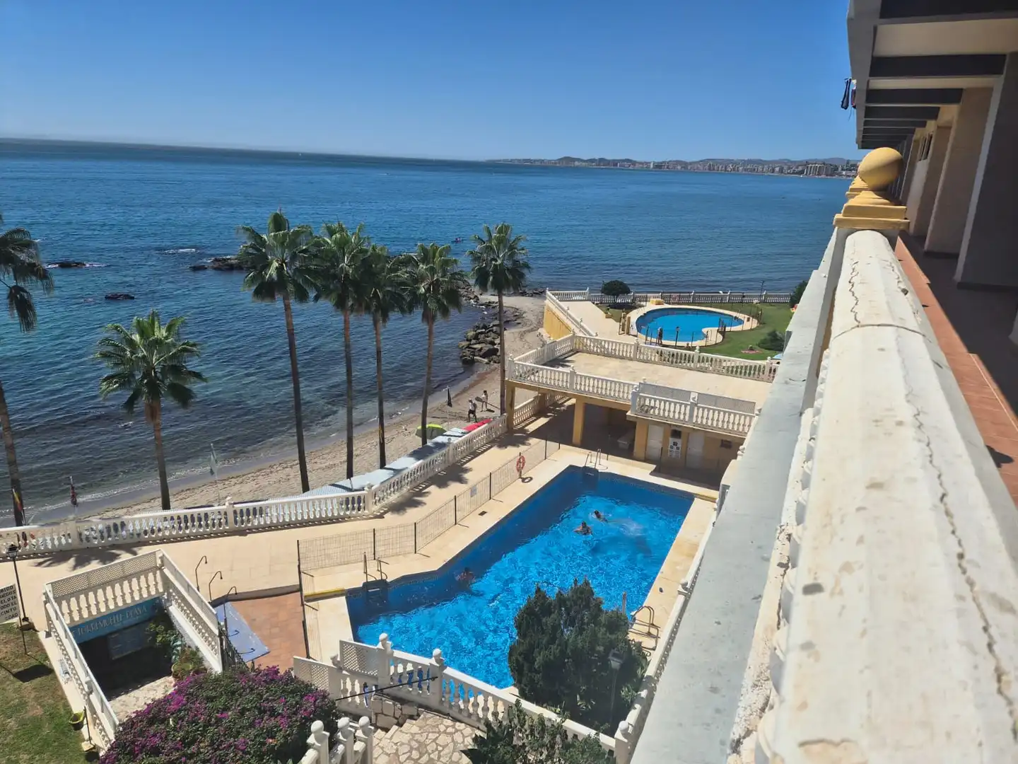 Piscina de Apartamento de alquiler en Benalmádena con Terraza, Amueblado y Piscina comunitaria