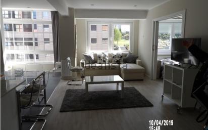 Living room of Flat to rent in Vigo   with Heating, Parquet flooring and Furnished