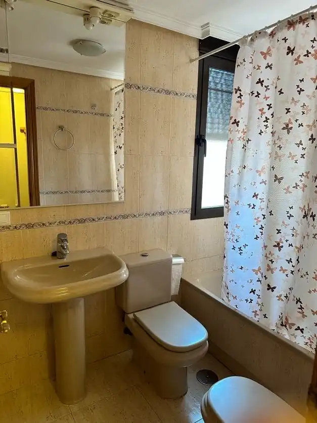 Baño de Apartamento en venta en Ciudad Real con Aire acondicionado, Calefacción y Terraza