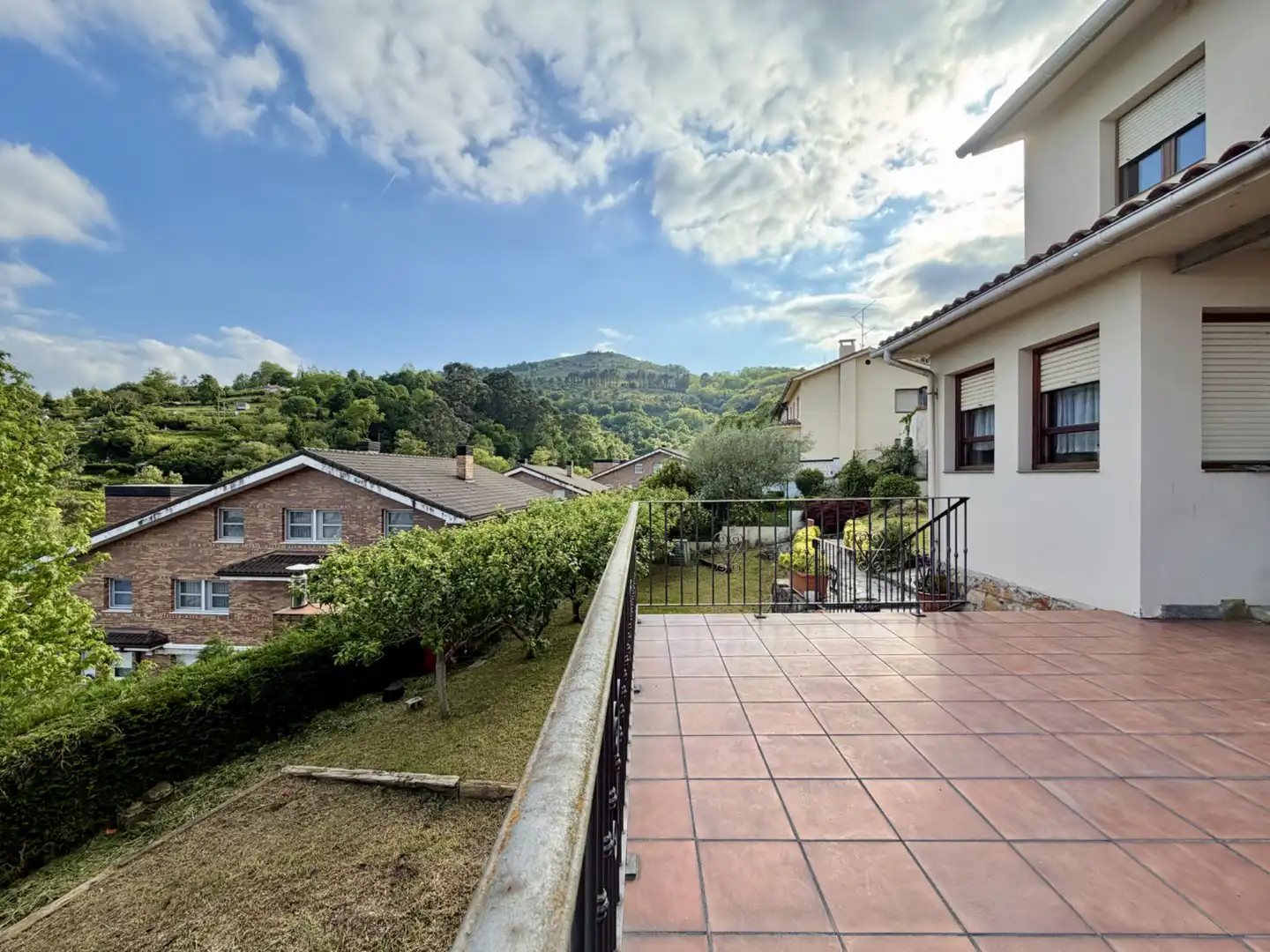 Terrasse von Einfamilien-Reihenhaus zum Verkauf in Basauri  mit Heizung, Privatgarten und Terrasse