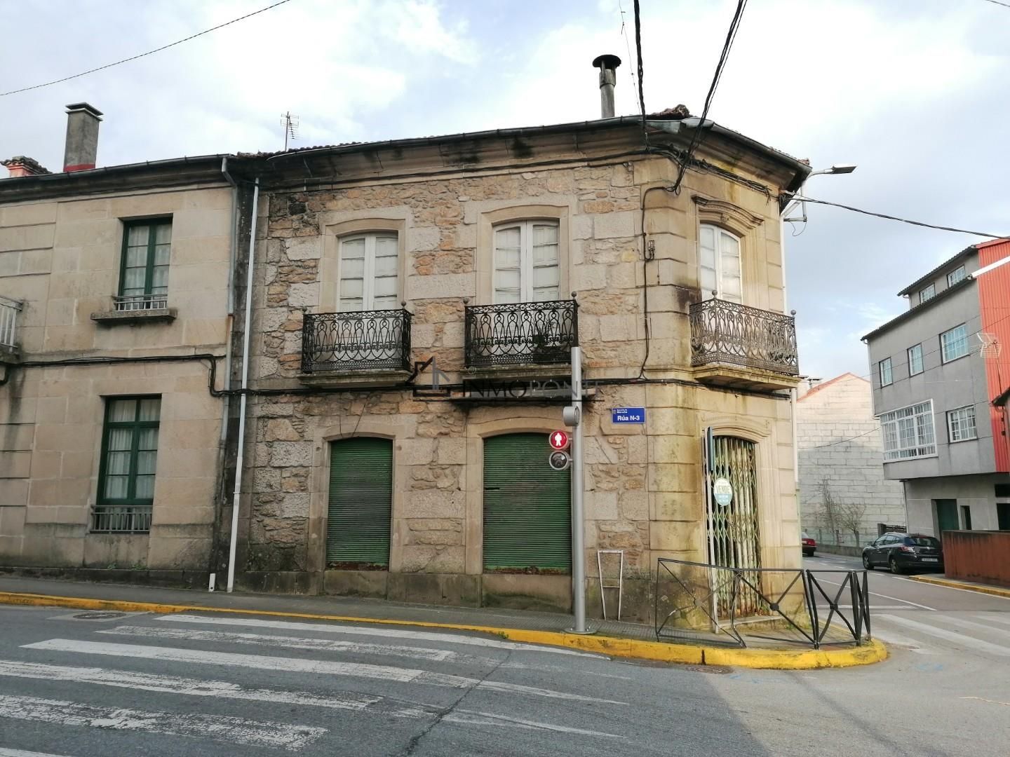 Vista exterior de Casa adosada en venda en Moraña amb Jardí privat