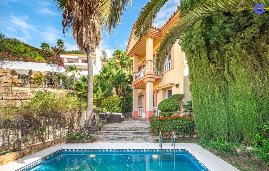 Vista exterior de Casa o chalet en venta en Istán con Aire acondicionado, Jardín privado y Piscina