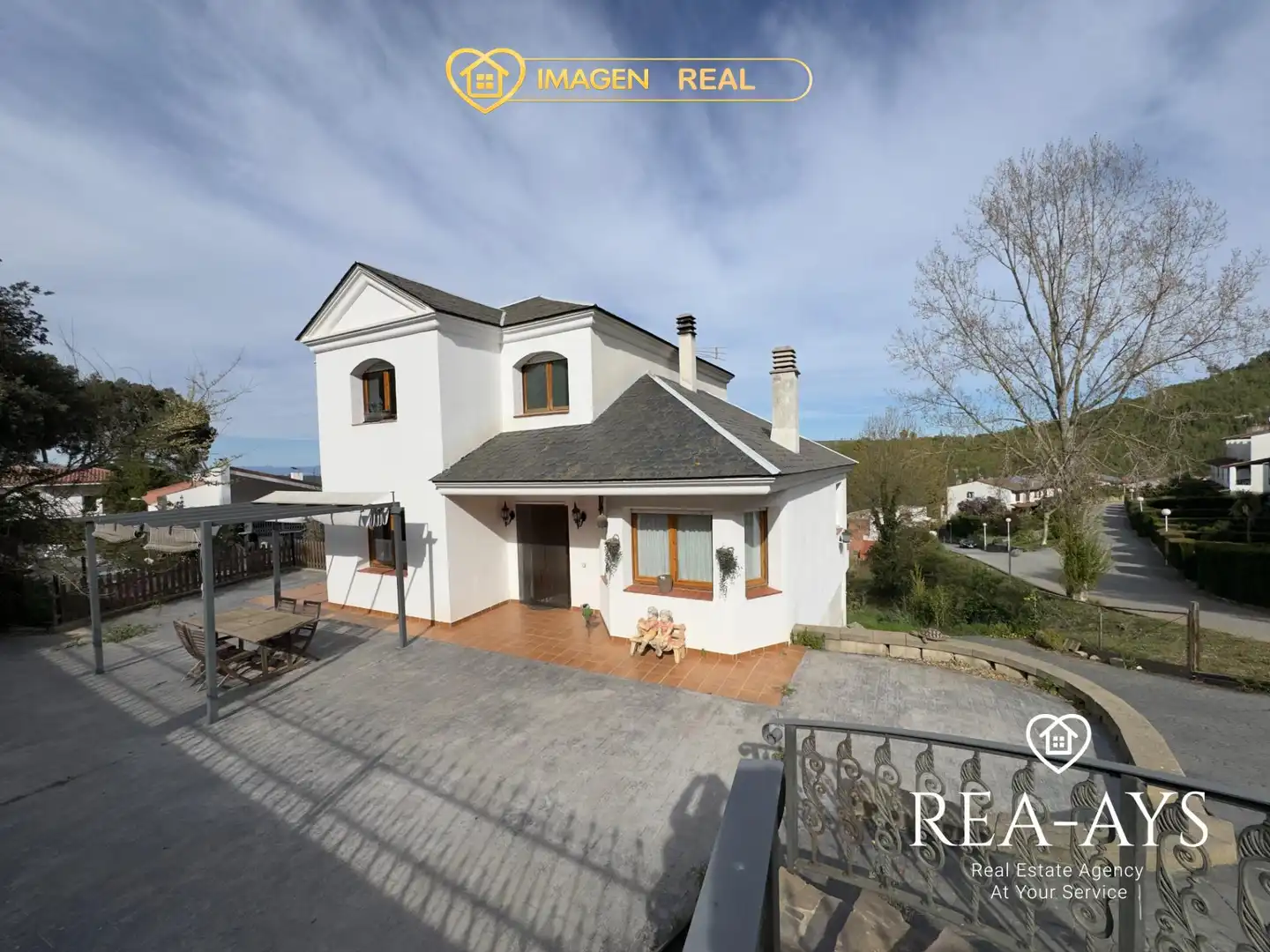 Außenansicht von Haus oder Chalet zum Verkauf in Vallirana mit Heizung, Privatgarten und Terrasse