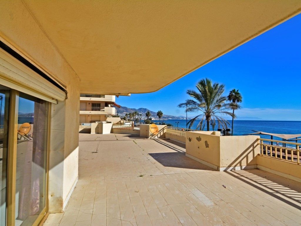 Exterior view of Flat for sale in Fuengirola  with Air Conditioner, Terrace and Furnished