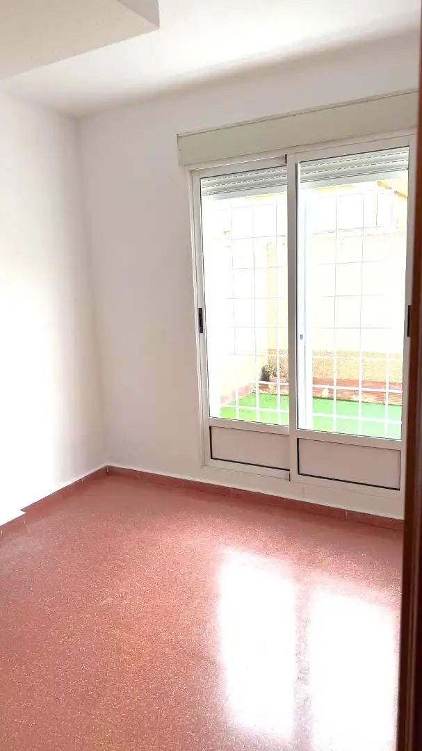Terraced house with terrace to rent in Calle Pintor Saura Pacheco, imagen 4