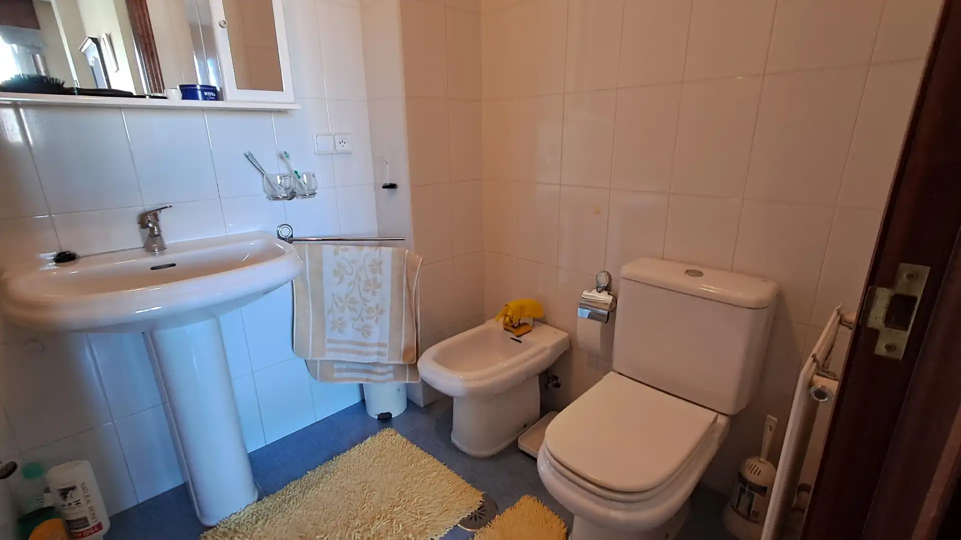 Badezimmer von Wohnung zum Verkauf in Vigo  mit Heizung, Parkett und Abstellraum