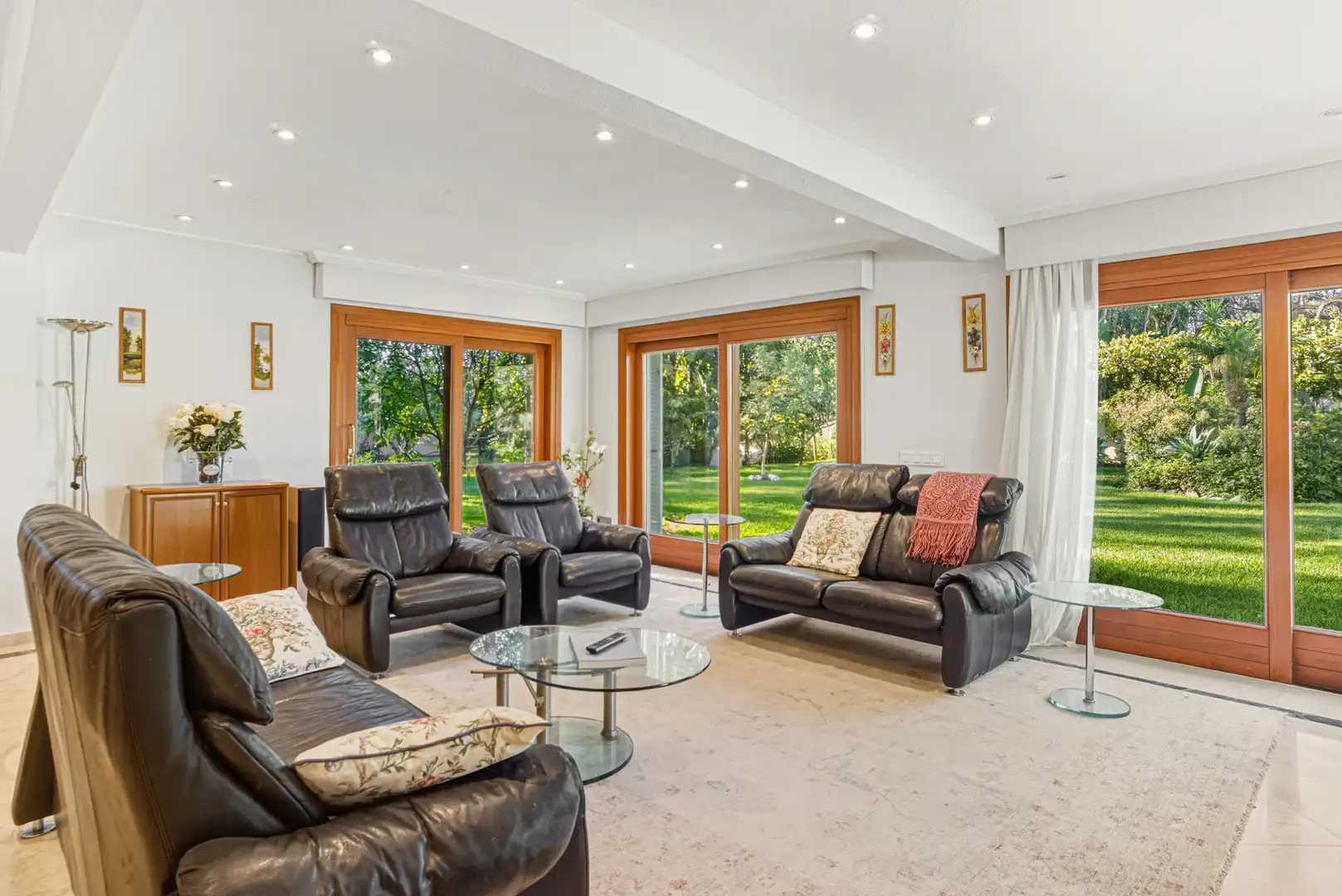 Sala de estar de Casa o chalet en venta en Estepona con Aire acondicionado, Jardín privado y Terraza