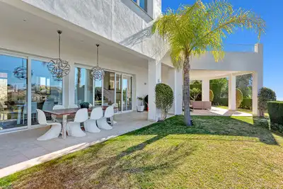 Terrassa de Casa o xalet en venda en Marbella amb Aire condicionat, Calefacció i Jardí privat