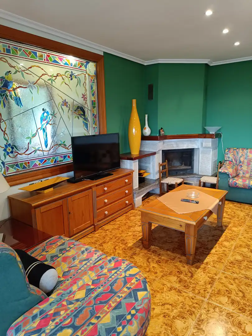 Sala d'estar de Casa o xalet en venda en Aguilar de Campoo amb Calefacció i Terrassa