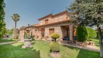 Vista exterior de Casa o xalet en venda en Griñón amb Aire condicionat, Calefacció i Jardí privat