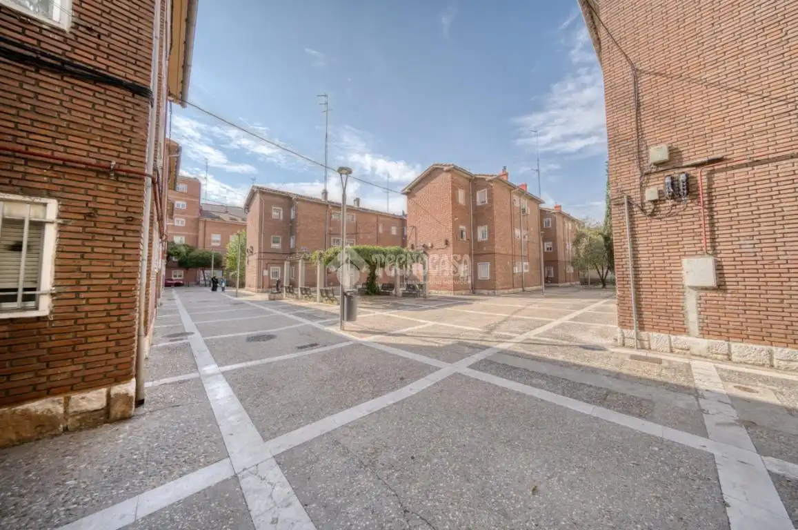Vista exterior de Pis en venda en Valladolid amb Calefacció i Balcó
