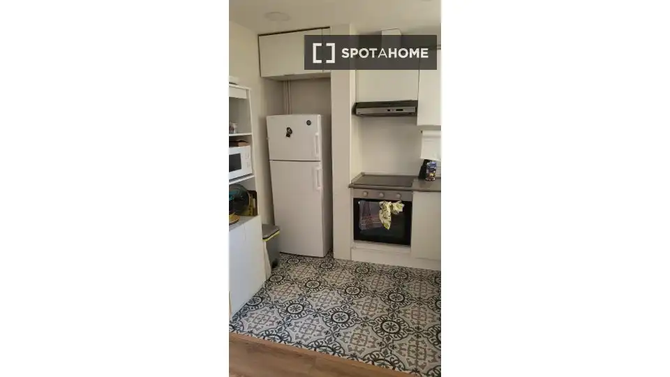 Kitchen of Flat for share in Ciutat Vella