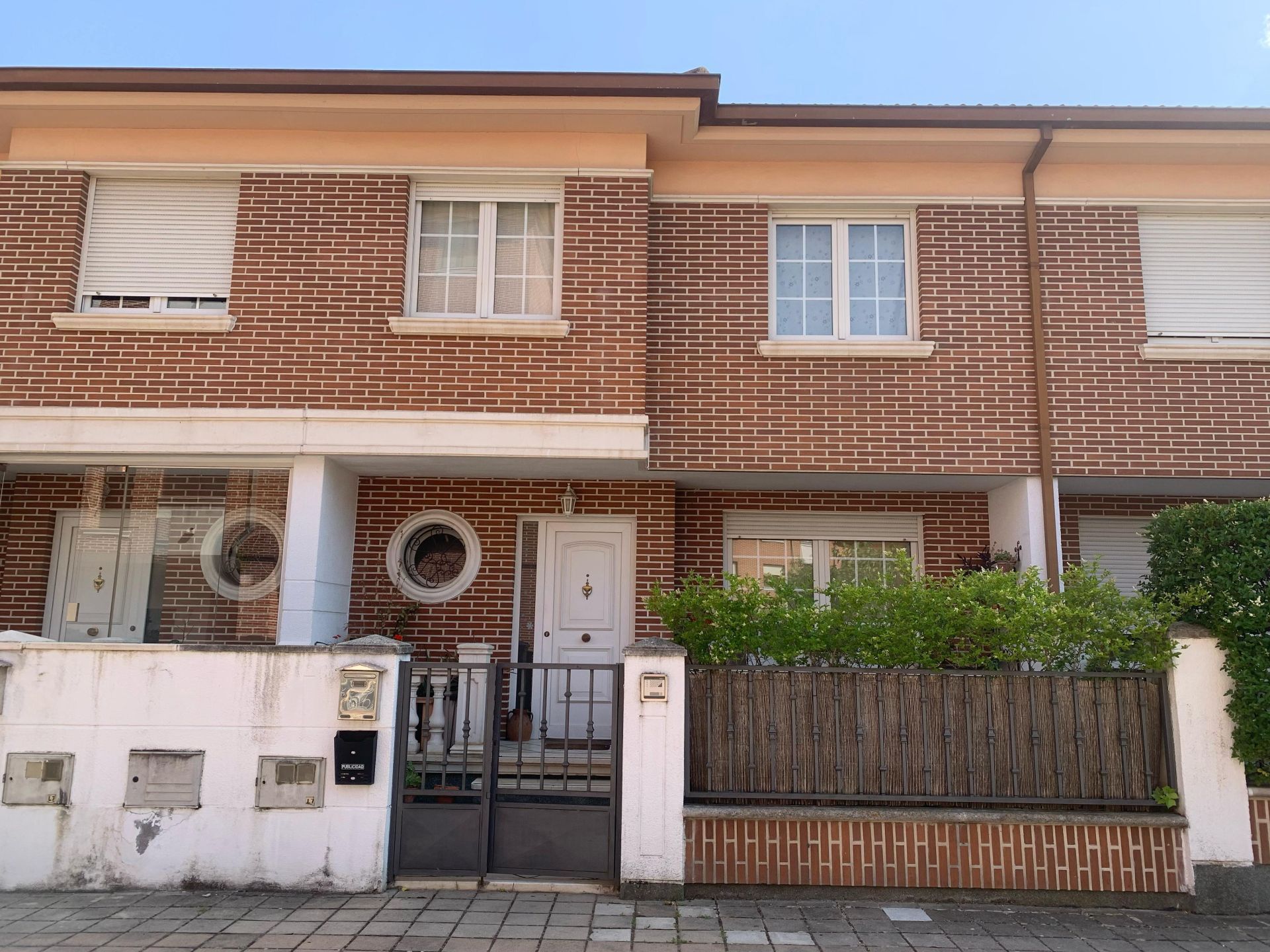Vista exterior de Casa o xalet en venda en Valladolid Capital amb Calefacció, Jardí privat i Terrassa