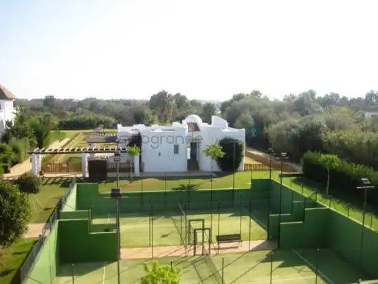 Jardí de Apartament de lloguer en Sotogrande amb Aire condicionat, Calefacció i Terrassa