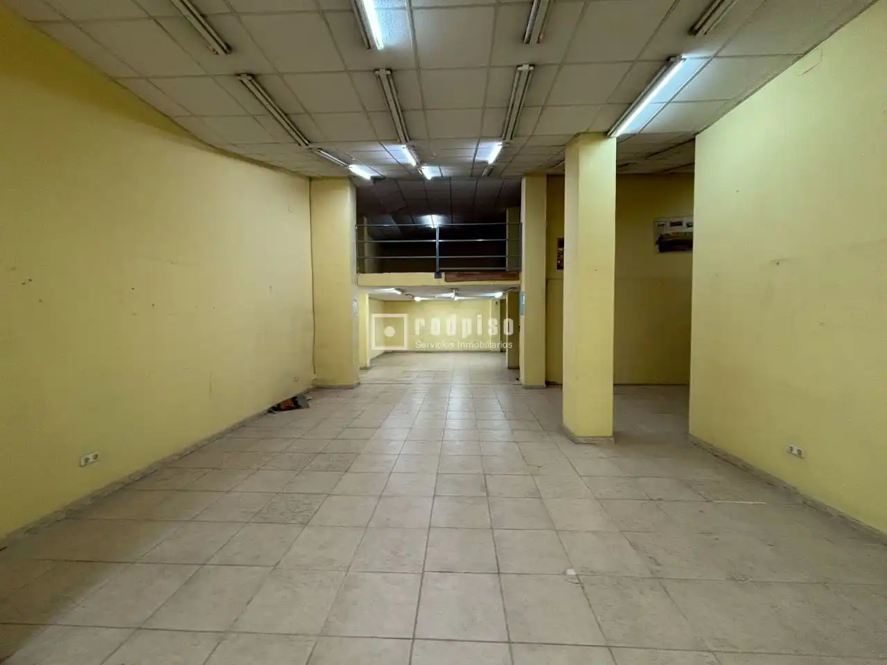 Local comercial en venda a Rodrigo de Pertegás, imagen 3