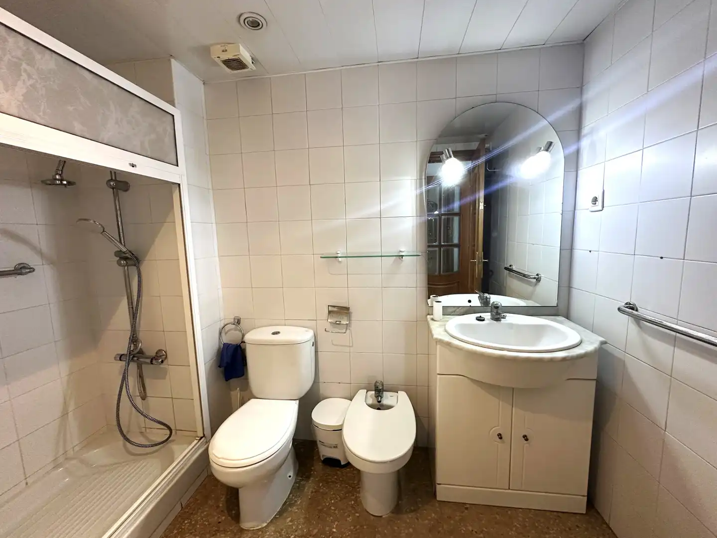 Bathroom of Flat for sale in Badalona  with Air Conditioner, Heating and Parquet flooring