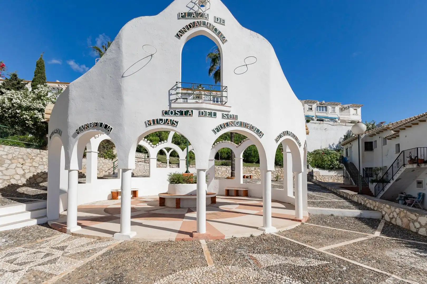 Casa adosada en venda a Zona Centro Comercial Torrequebrada