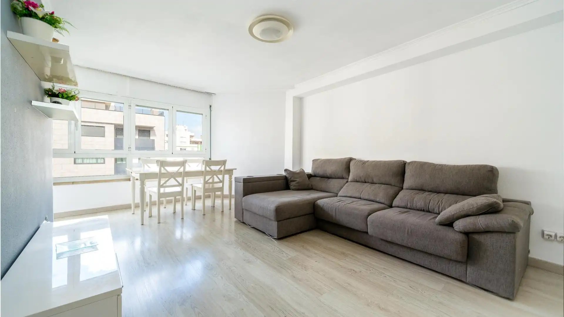 Living room of Flat for sale in  Palma de Mallorca  with Parquet flooring and Balcony